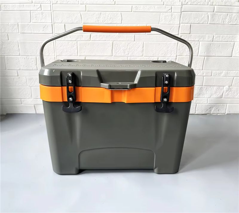 25L Insulated Plastic Cooler Box for Efficient Outdoor Temperature Control 2